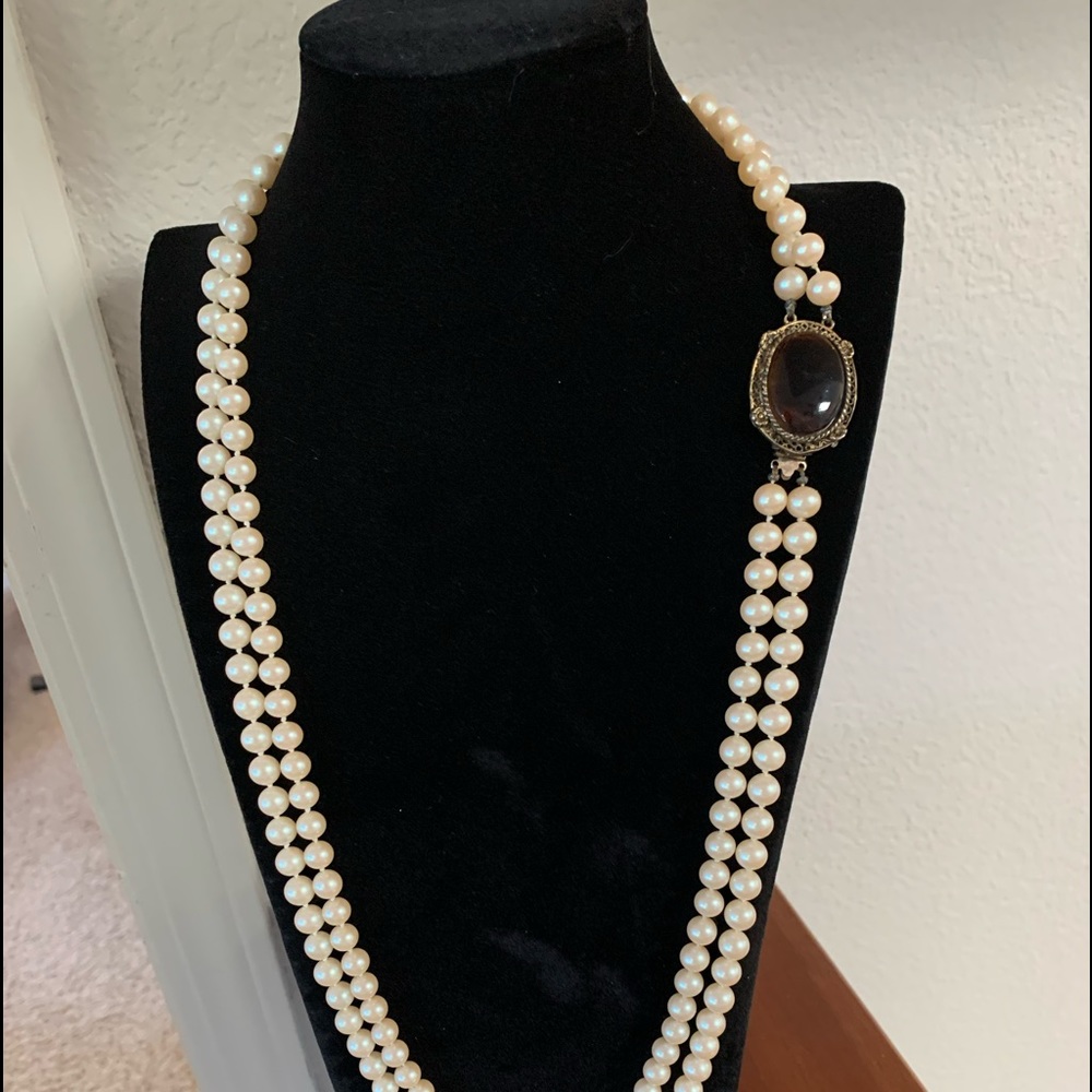Pearl necklace strands